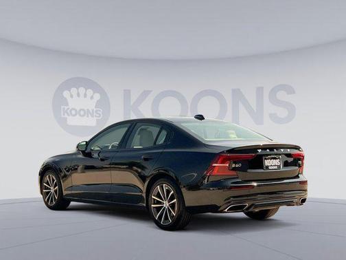 2021 Volvo S60 T5 Momentum