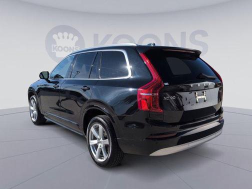 2022 Volvo XC90 T6 Momentum