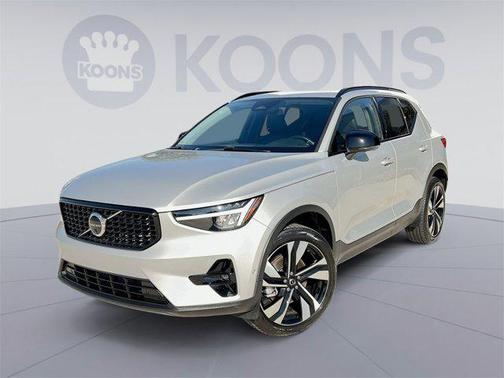 2025 Volvo XC40 B5 Plus Dark Theme