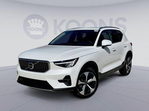 2025 Volvo XC40 B5 Plus Bright Theme