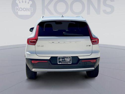 2025 Volvo XC40 B5 Plus Bright Theme