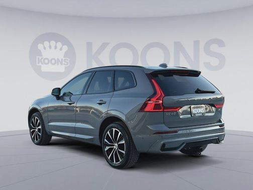 2023 Volvo XC60 B5 Plus Dark Theme