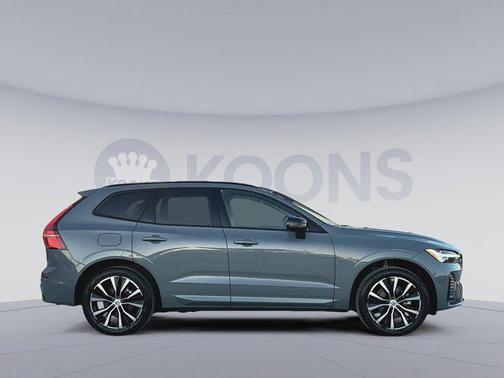 2023 Volvo XC60 B5 Plus Dark Theme