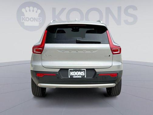 2025 Volvo XC40 B5 Ultra Bright Theme