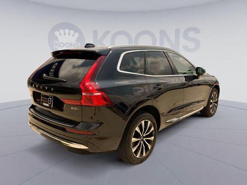 2023 Volvo XC60 B5 Plus Bright Theme