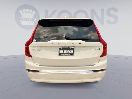 2024 Volvo XC90 B5 Plus Bright Theme