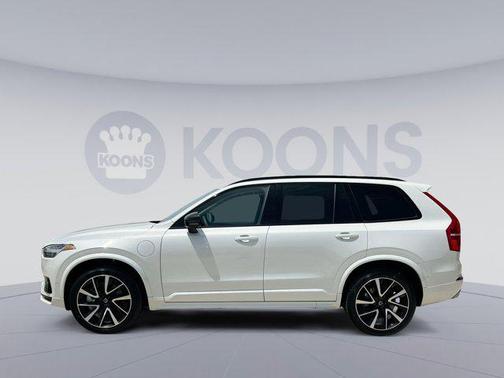 2023 Volvo XC90 Recharge Plug-In Hybrid T8 Ultimate Dark Theme 7-Seater