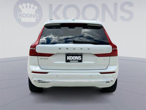 2023 Volvo XC60 Recharge Plug-In Hybrid T8 Ultimate Bright Theme