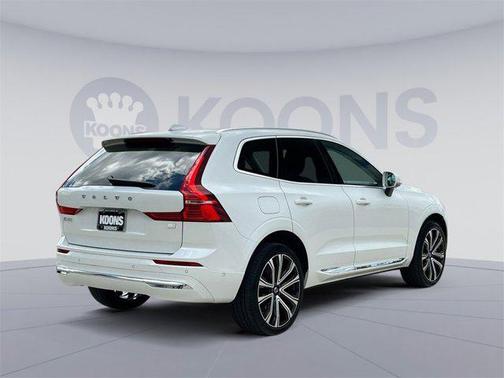 2023 Volvo XC60 Recharge Plug-In Hybrid T8 Ultimate Bright Theme