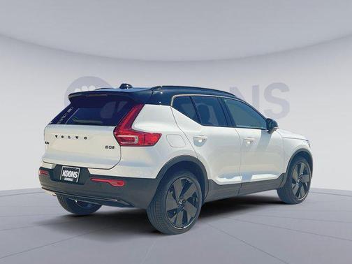 Crystal White 2026 Volvo XC40 Black Edition Ultra, B5 AWD Gas (mild hybrid)