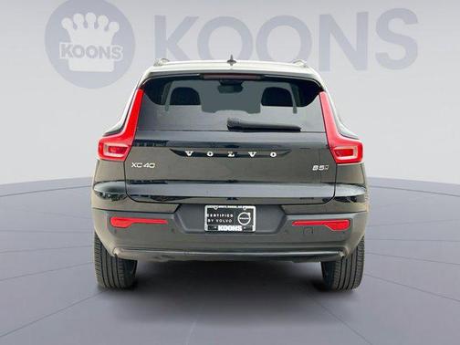 2023 Volvo XC40 B5 Plus Dark Theme