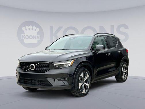 2023 Volvo XC40 B5 Plus Dark Theme