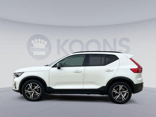 2024 Volvo XC40 B5 Core Bright Theme