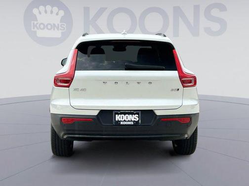 2024 Volvo XC40 B5 Core Bright Theme