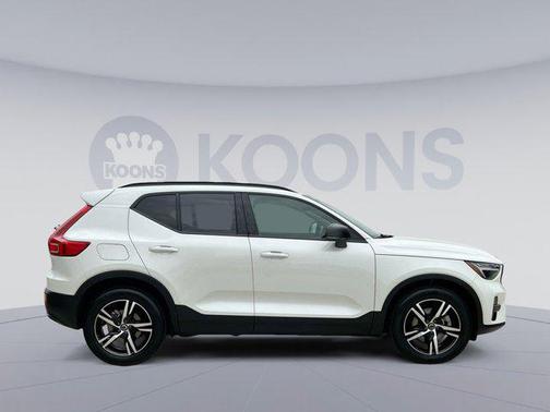 2024 Volvo XC40 B5 Core Bright Theme