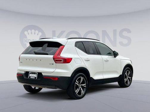 2024 Volvo XC40 B5 Core Bright Theme