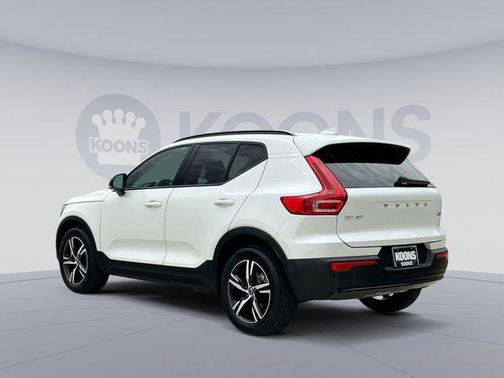2024 Volvo XC40 B5 Core Bright Theme