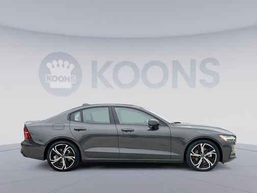 2024 Volvo S60 B5 Plus Dark Theme