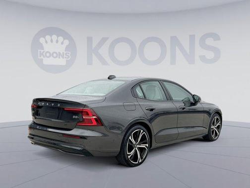 2024 Volvo S60 B5 Plus Dark Theme