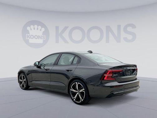 2024 Volvo S60 B5 Plus Dark Theme