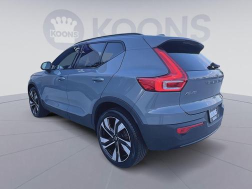 Thunder Grey Metallic 2023 Volvo XC40 B5 Plus Dark Theme