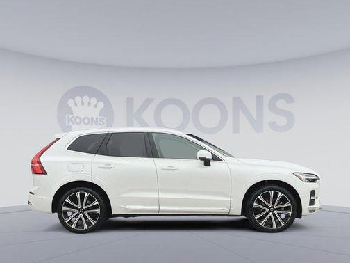 2023 Volvo XC60 B5 Ultimate Bright Theme