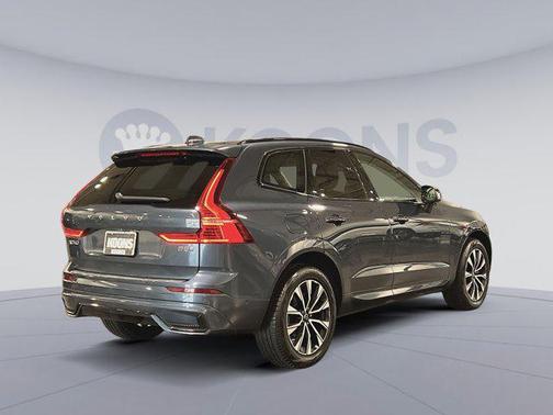2023 Volvo XC60 B5 Plus Dark Theme