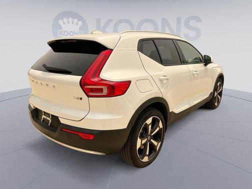 2022 Volvo XC40 T5 Momentum