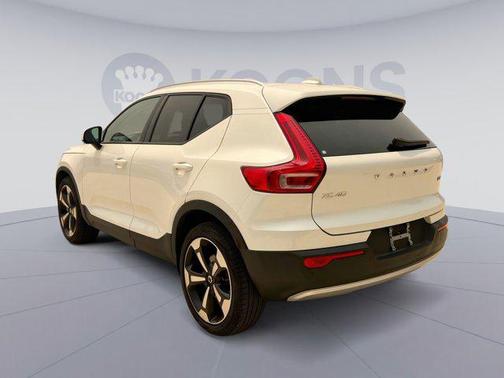 2022 Volvo XC40 T5 Momentum