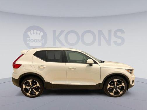 2022 Volvo XC40 T5 Momentum