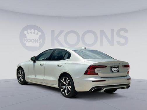 2019 Volvo S60 T6 R-Design