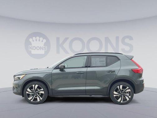 2026 Volvo XC40 Ultra, B5 AWD Gas (mild hybrid), Dark