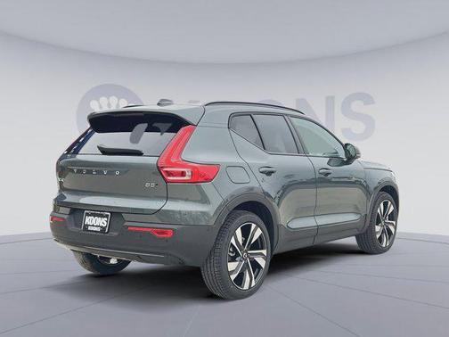 2026 Volvo XC40 Ultra, B5 AWD Gas (mild hybrid), Dark