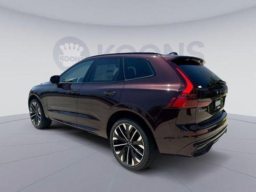 Mulberry Metallic 2026 Volvo XC60 B5 Ultra