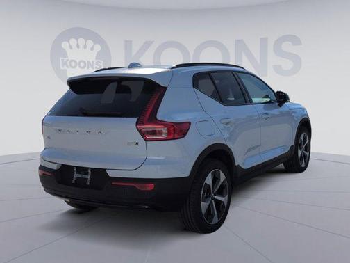 2026 Volvo XC40 B5 Plus