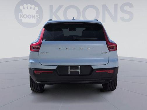 2026 Volvo XC40 B5 Plus