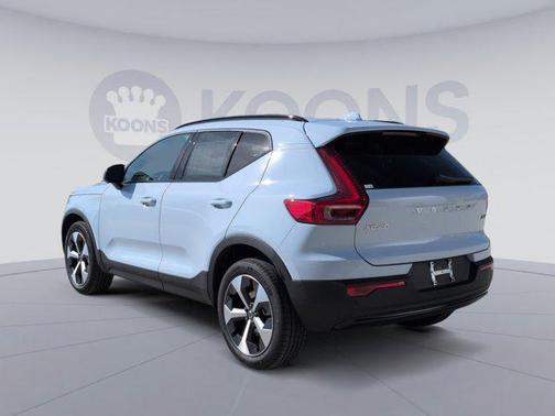 2026 Volvo XC40 B5 Plus