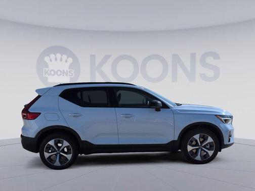 2026 Volvo XC40 B5 Plus