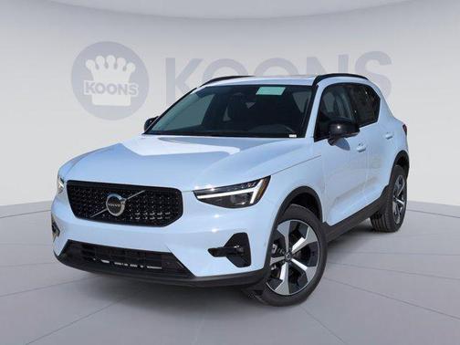 2026 Volvo XC40 B5 Plus