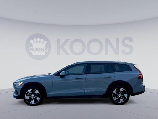2024 Volvo V60 Cross Country B5 Plus