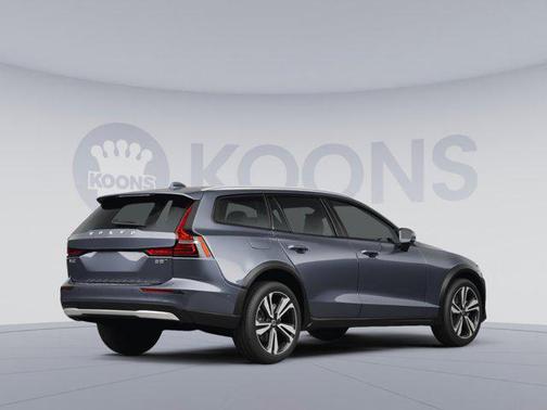 2024 Volvo V60 Cross Country B5 Plus