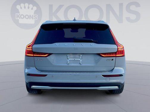 2024 Volvo V60 Cross Country B5 Plus