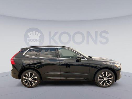 2022 Volvo XC60 B5 Momentum