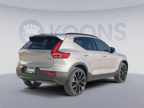 2026 Volvo XC40 Ultra, B5 AWD Gas (mild hybrid), Dark