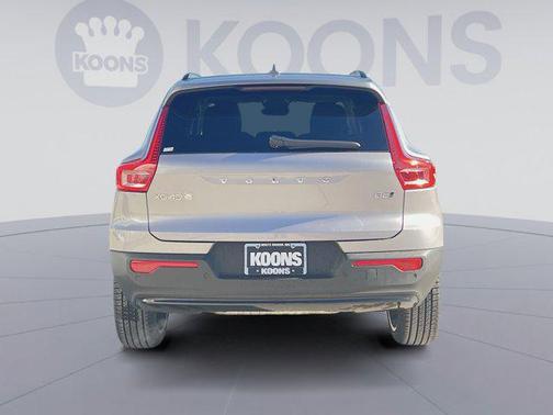 2026 Volvo XC40 Ultra, B5 AWD Gas (mild hybrid), Dark