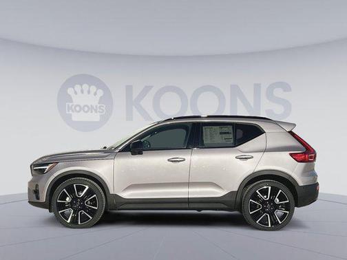 2026 Volvo XC40 Ultra, B5 AWD Gas (mild hybrid), Dark