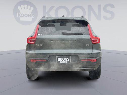 2026 Volvo XC40 Plus, B5 AWD Gas (mild hybrid), Dark