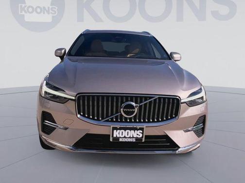 Bright Dusk Metallic 2023 Volvo XC60 B5 Ultimate Bright Theme
