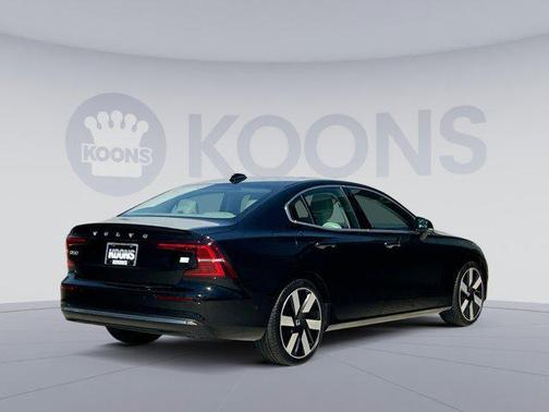 2023 Volvo S60 Recharge Plug-In Hybrid T8 Ultimate Bright Theme
