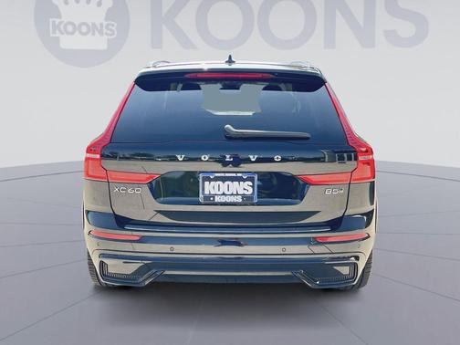Onyx Black Metallic 2024 Volvo XC60 B5 Ultimate Dark Theme